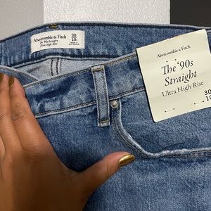 NEW! Abercrombie The 90’s Straight Ultra High Rise, Size: 10/30, Short
